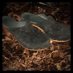 Super cute ugg clogs